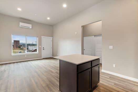 303 E Broadway Ave - Photo 6 of 13
