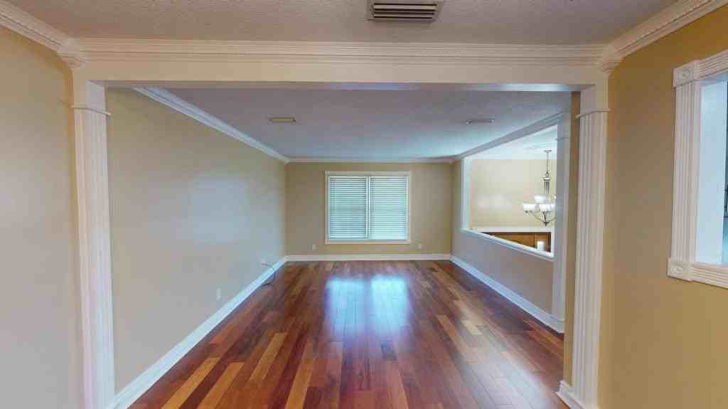 110 Oakland Dr - Photo 4 of 34