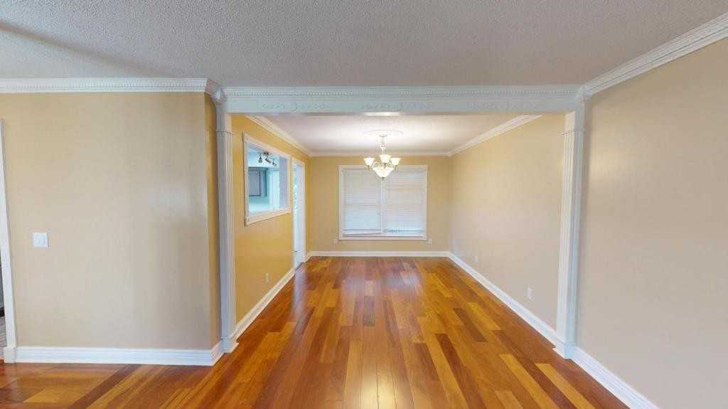 110 Oakland Dr - Photo 5 of 34