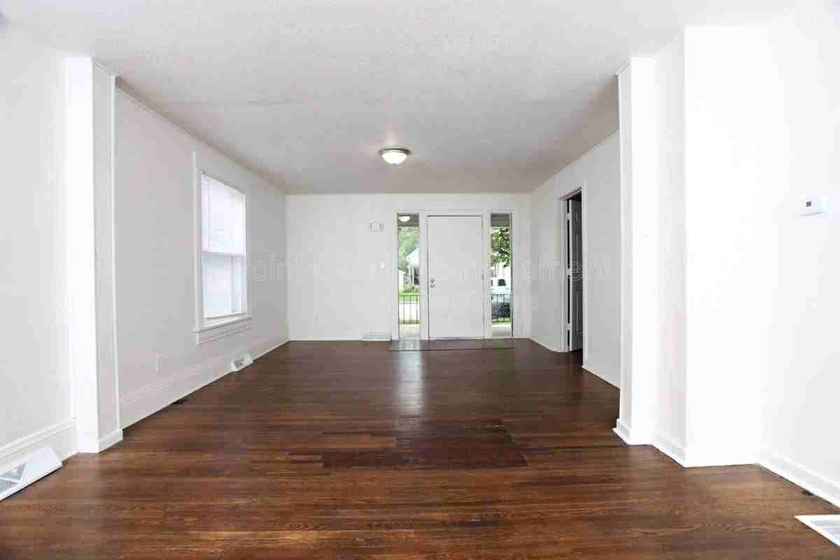 706 S Pattie St - Photo 3 of 10