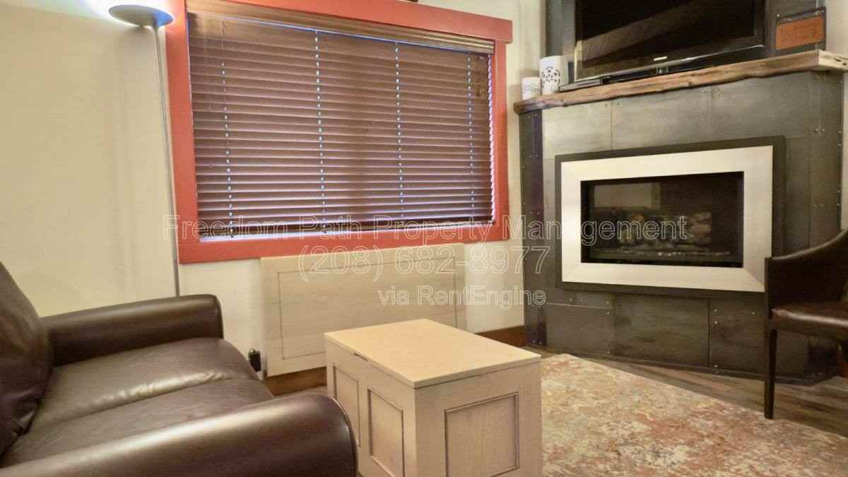 226 Mogul Hill Rd #7 - Photo 3 of 10