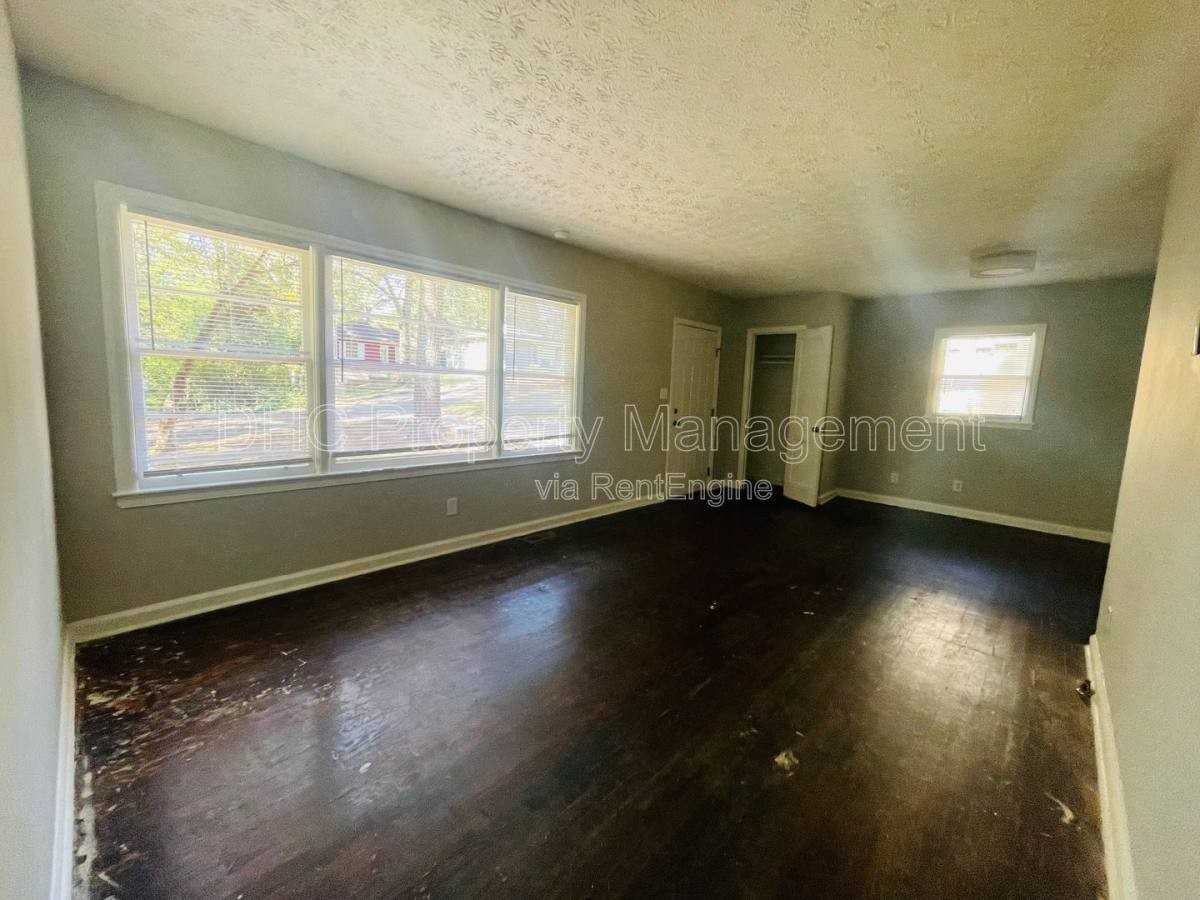 3210 Delowe Dr - Photo 3 of 10