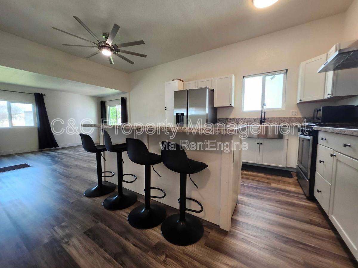 170 N Gale Hill Ave - Photo 2 of 10