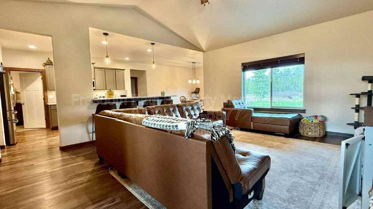 1519 W Delano Ln - Photo 3 of 10