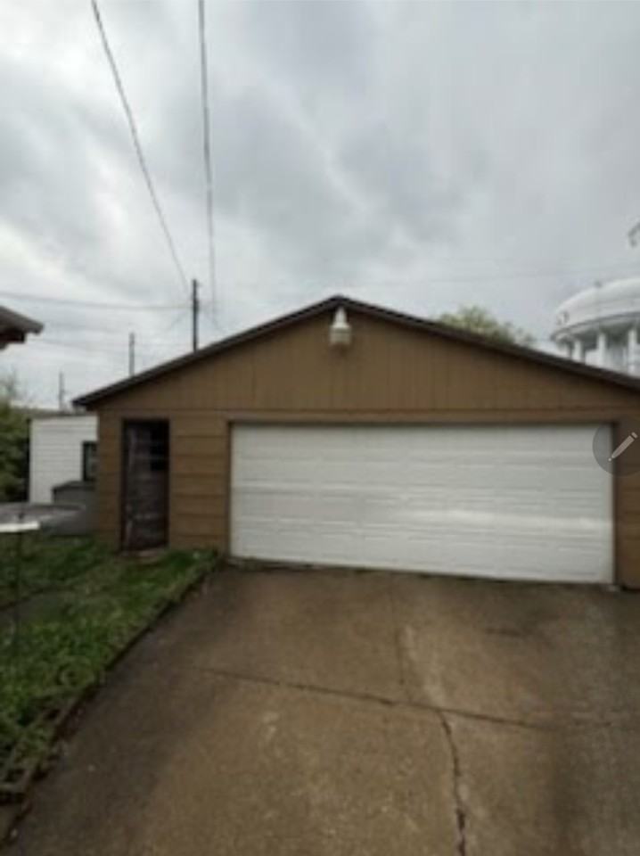 1137 Elmhurst Ave - Photo 2 of 4