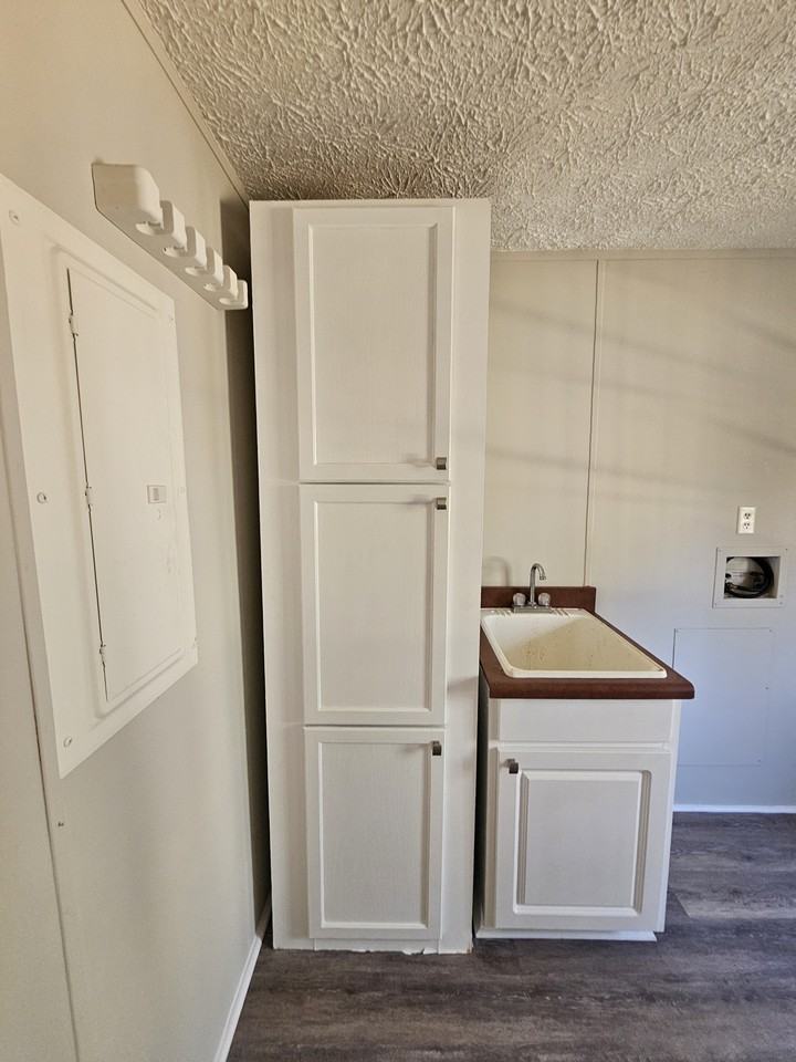 1611 Carolina Ave - Photo 7 of 33