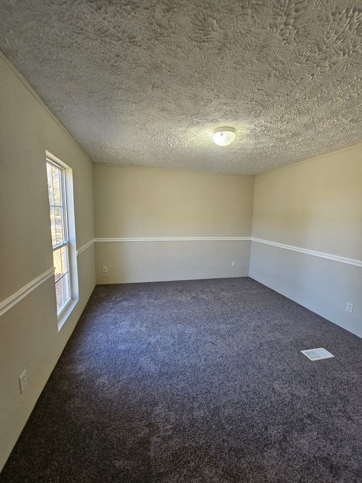 1611 Carolina Ave - Photo 6 of 33