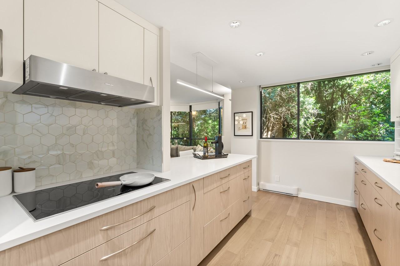 W King Edward Ave & Arbutus St #102 - Photo 4 of 28