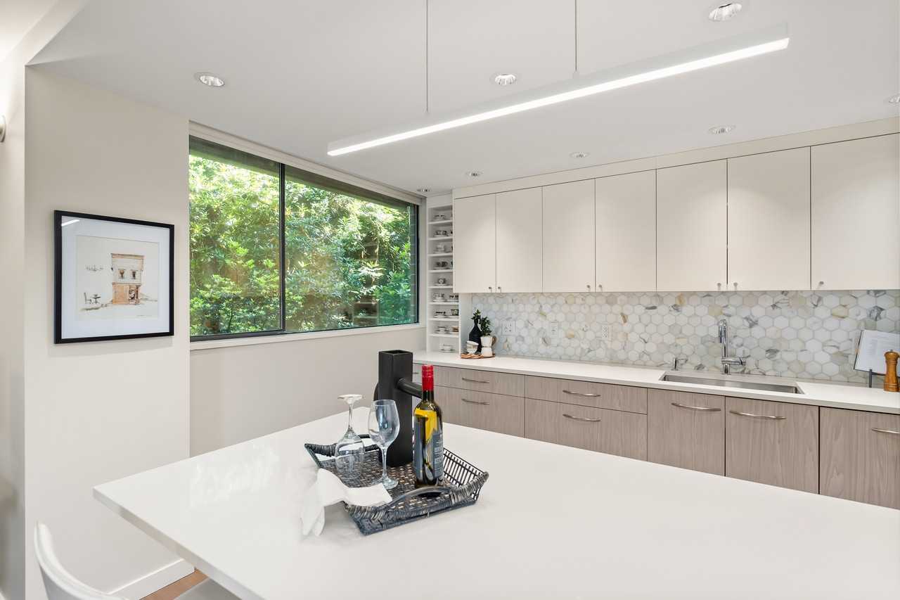 W King Edward Ave & Arbutus St #102 - Photo 2 of 27