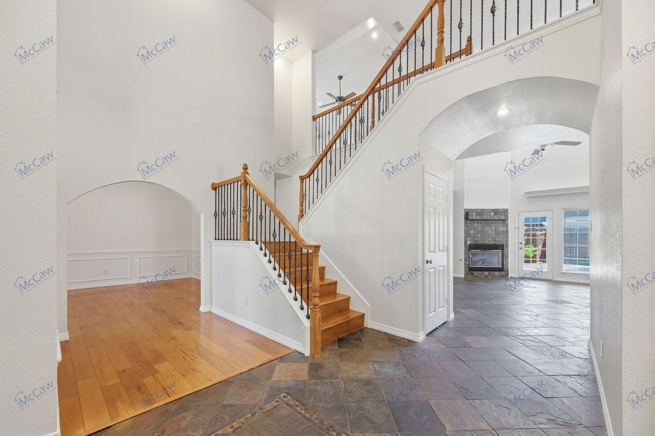 622 Andover Ln - Photo 3 of 32