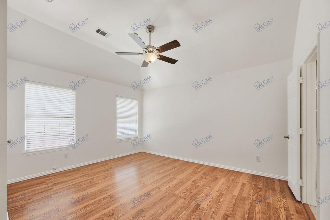 622 Andover Ln - Photo 5 of 32