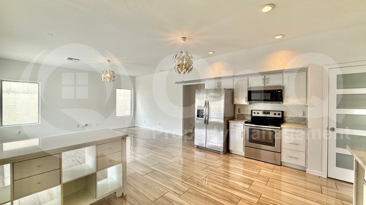 1325 N Palmsprings Dr - Photo 4 of 24