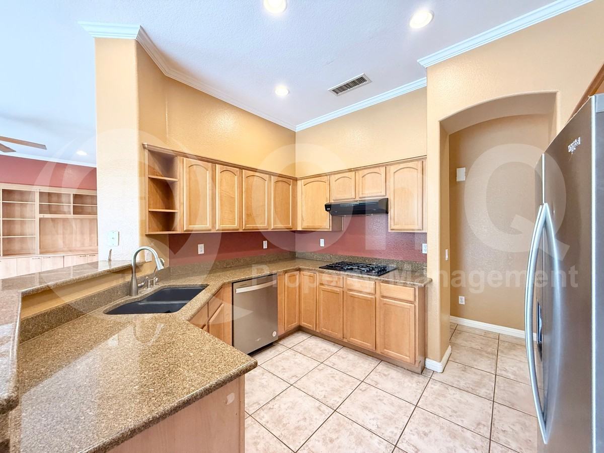 6932 W Monterey St - Photo 5 of 23