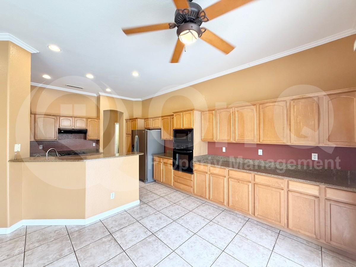 6932 W Monterey St - Photo 7 of 23