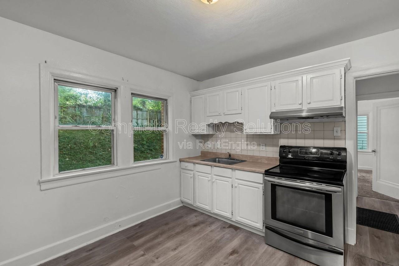 147 Chambers Rd - Photo 3 of 21