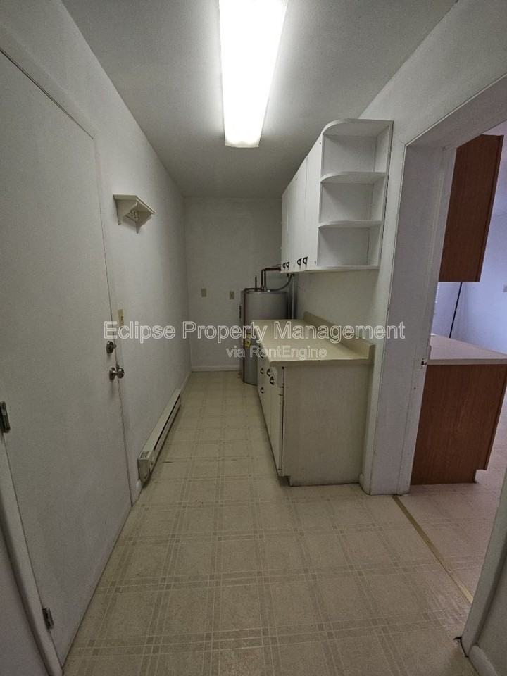 715 3rd St - Photo 7 of 19