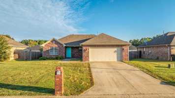 featured image of 1470 Angeline Dr