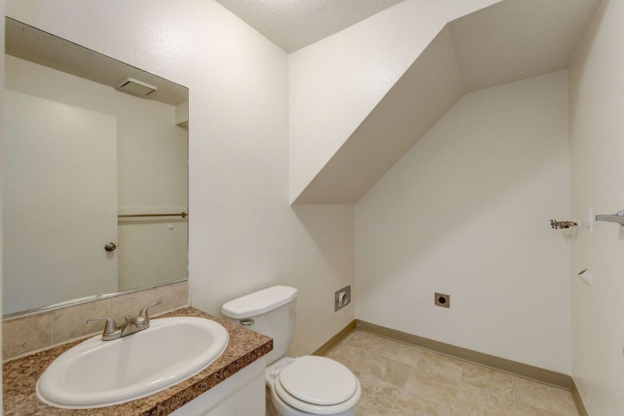 Brookwood Firs Townhomes - Photo 6 of 19