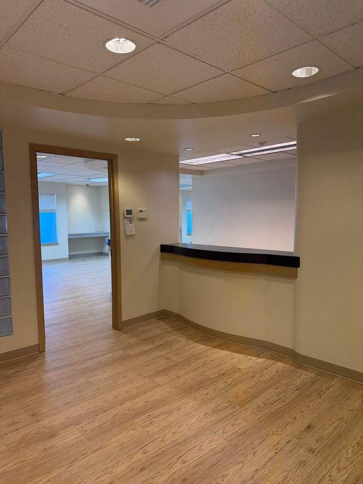 Maple Leaf Plaza - Photo 4 of 39