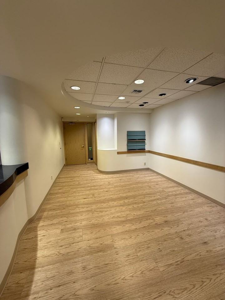 Maple Leaf Plaza - Photo 5 of 39