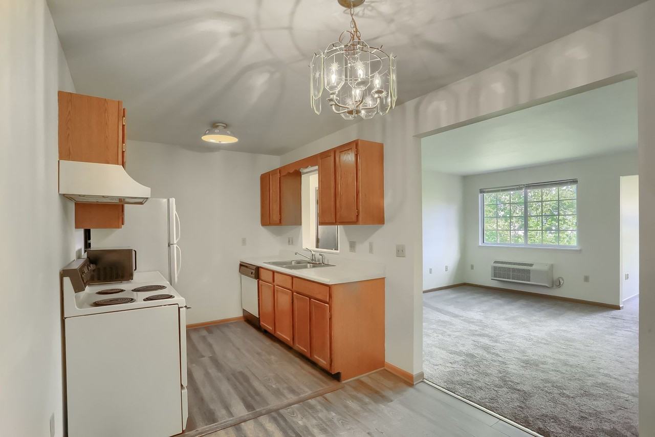 402 Kittery Ridge Dr - Photo 2 of 15