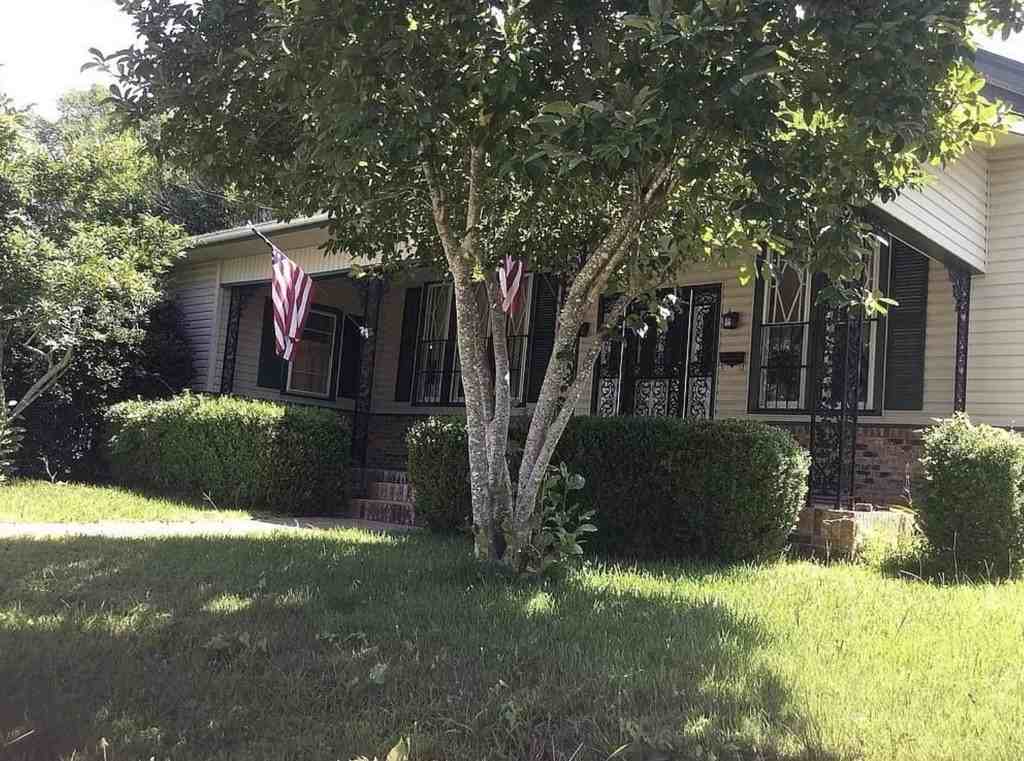 605 N Jackson Ave - Photo 2 of 4