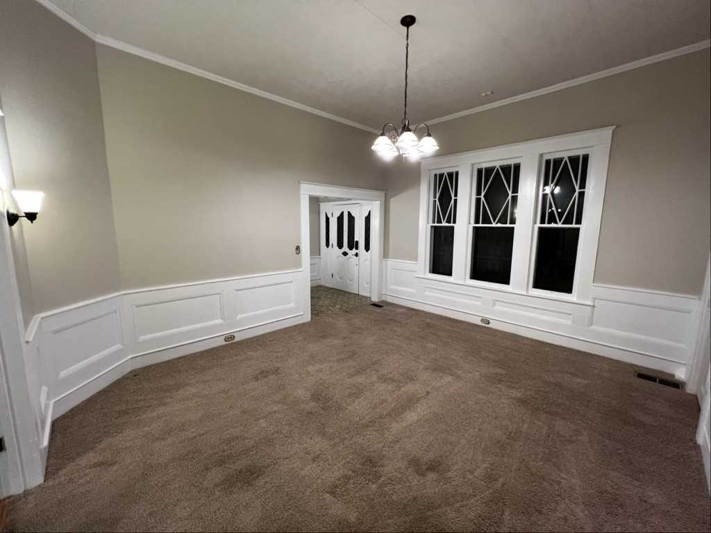 605 N Jackson Ave - Photo 3 of 4