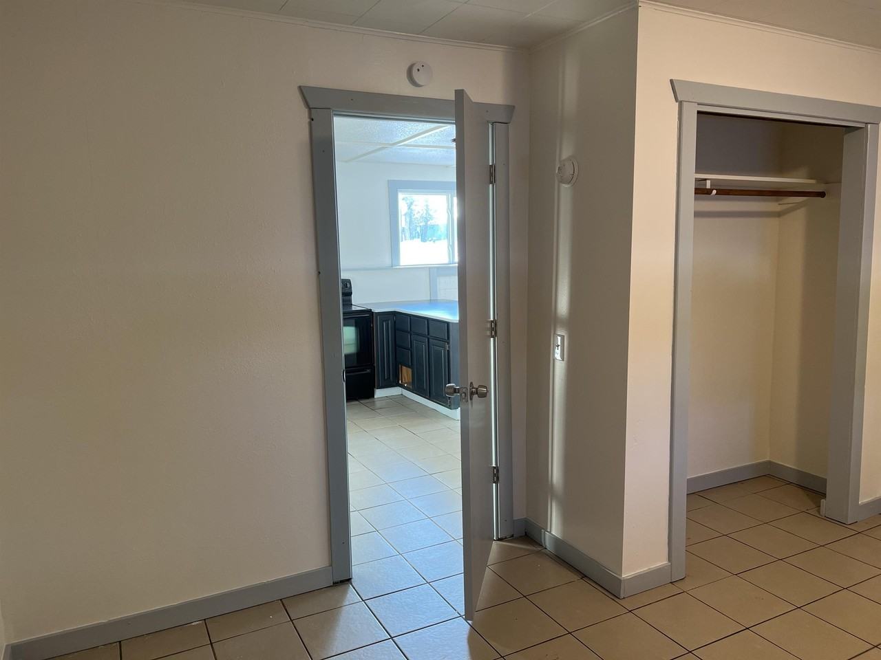 300 Birch St Ne #2 - Photo 5 of 13