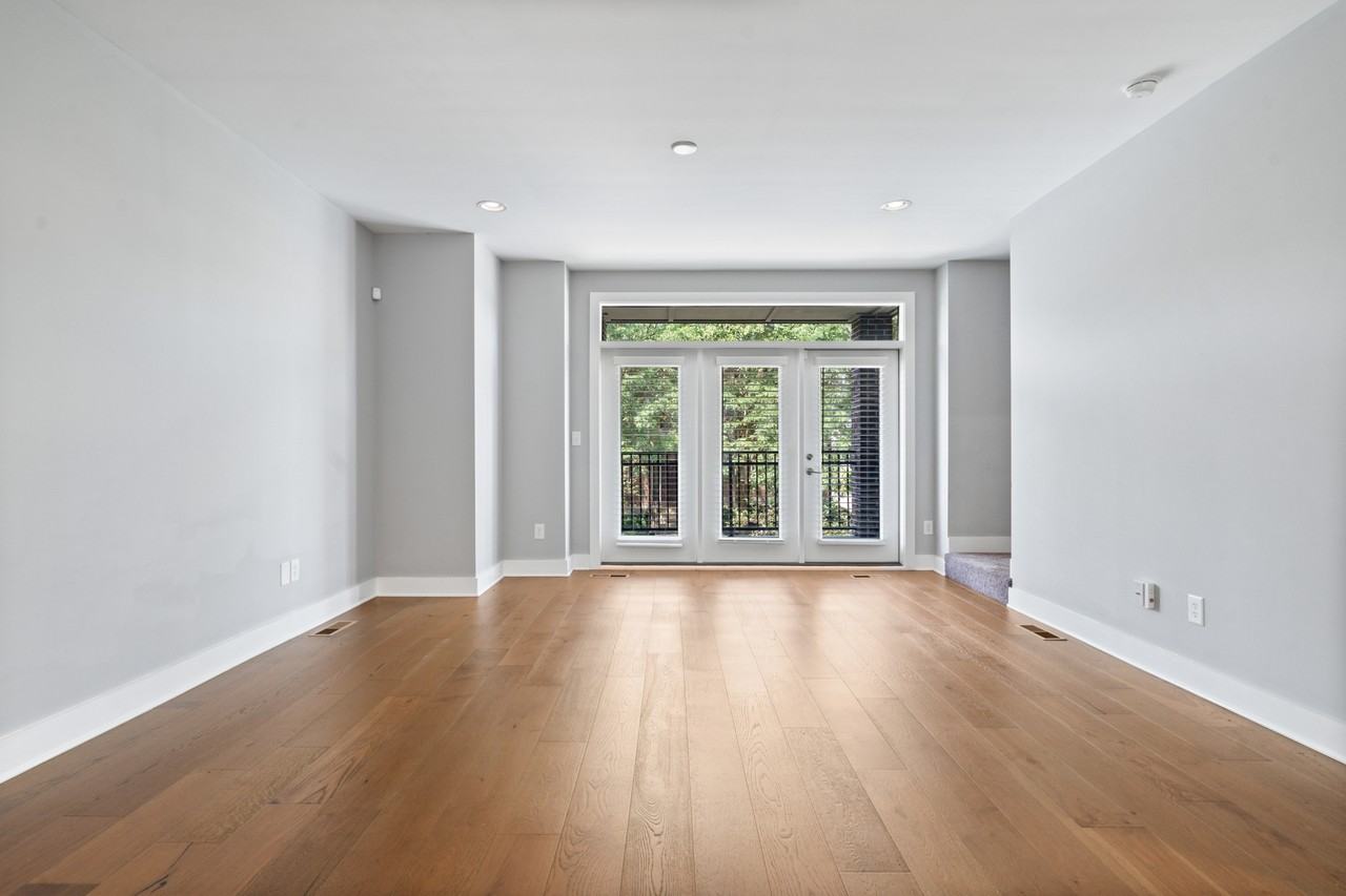 1009 N Park Ave #1 - Photo 3 of 43