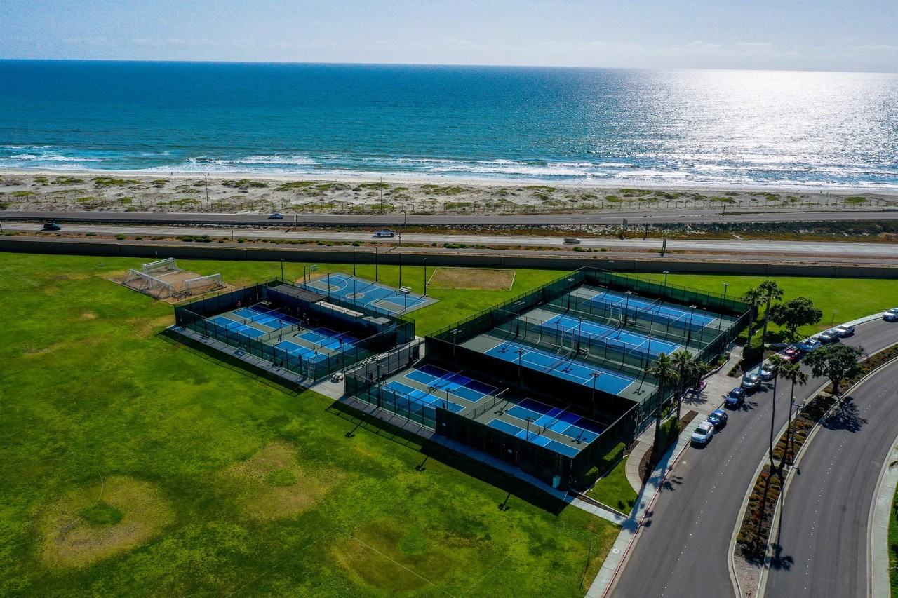 1 *101 Kingston Court West*** #1 - Photo 3 of 17