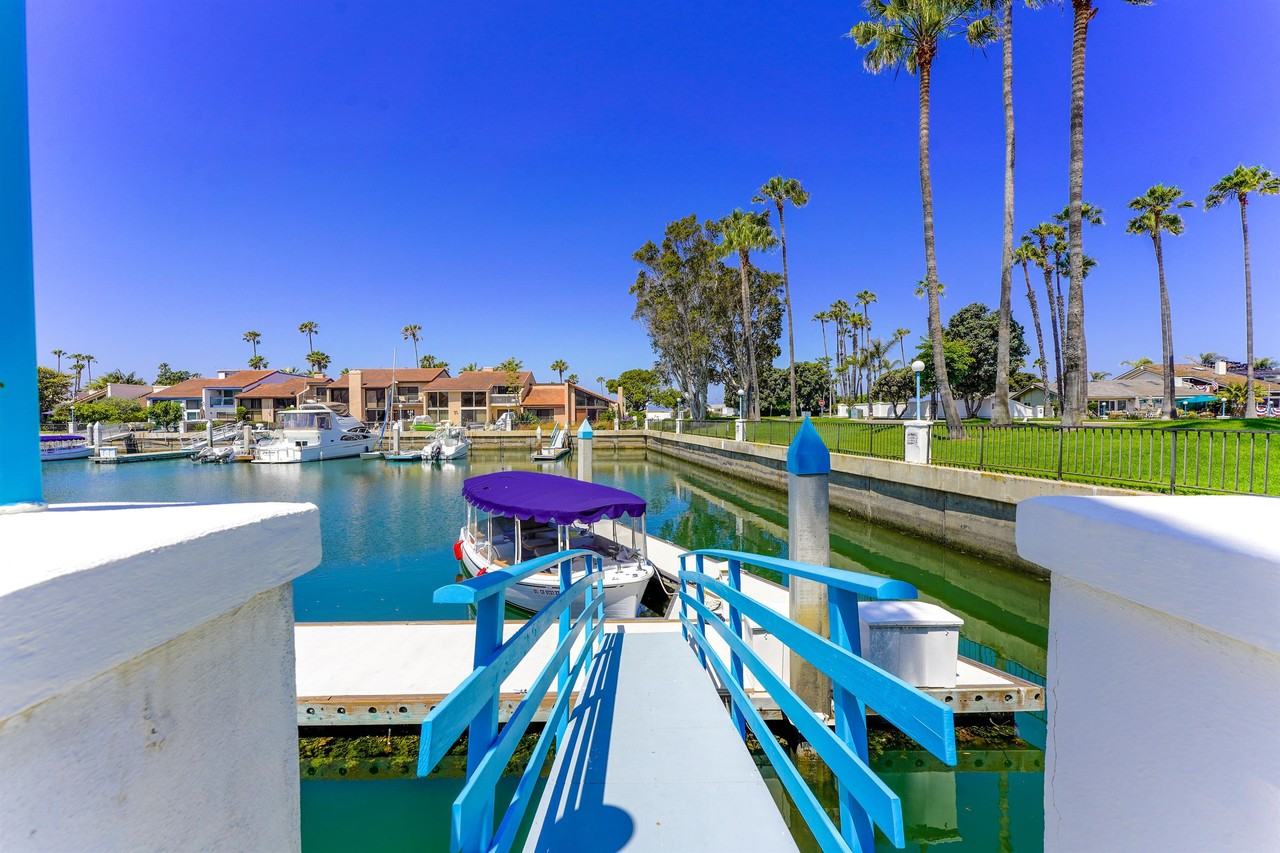 1 *101 Kingston Court West*** #1 - Photo 3 of 17