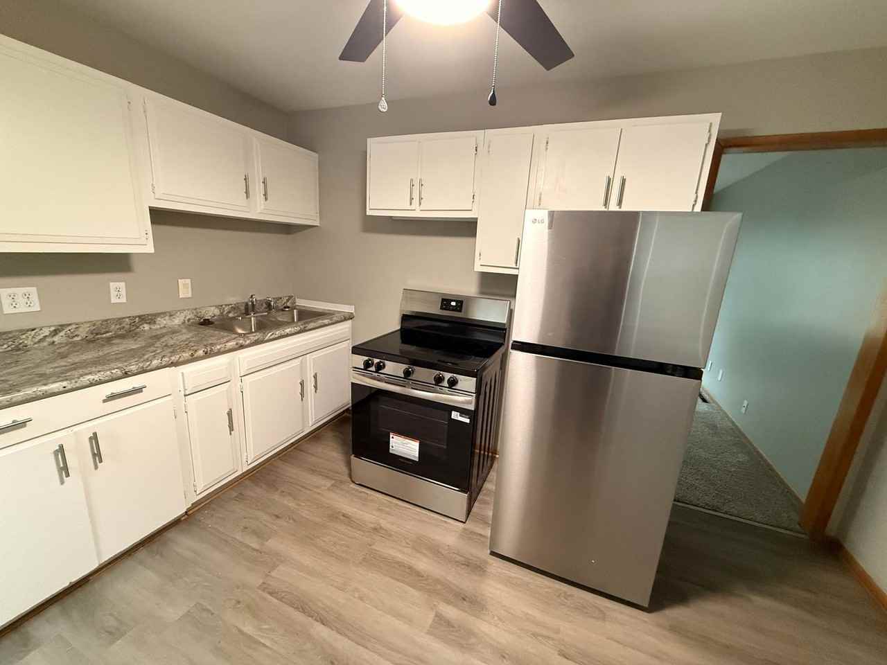 7116 S 71st Ave - Photo 2 of 10