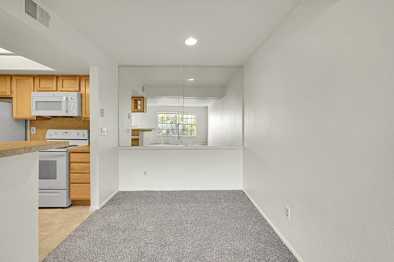 9222 E Arbor Cir #J - Photo 5 of 26