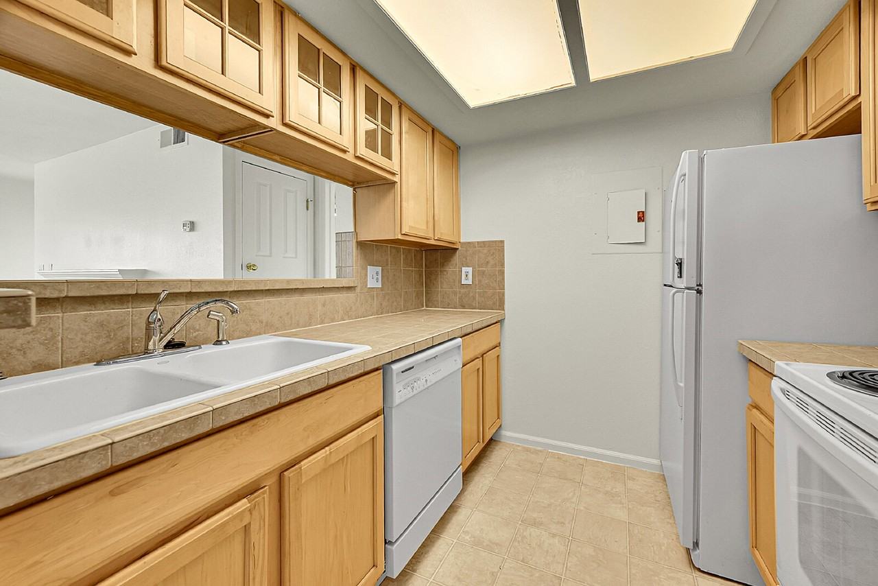 9222 E Arbor Cir #J - Photo 7 of 26