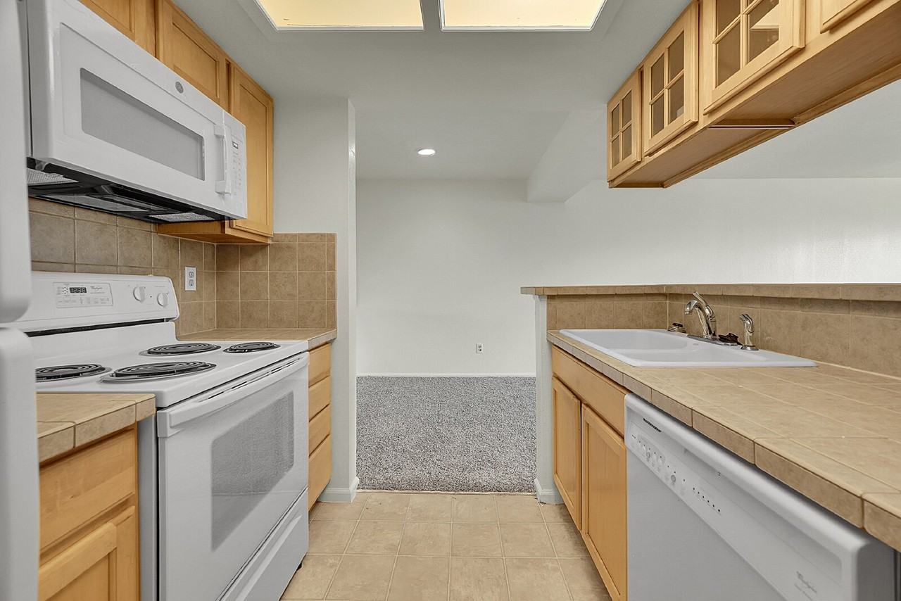 9222 E Arbor Cir #J - Photo 6 of 26