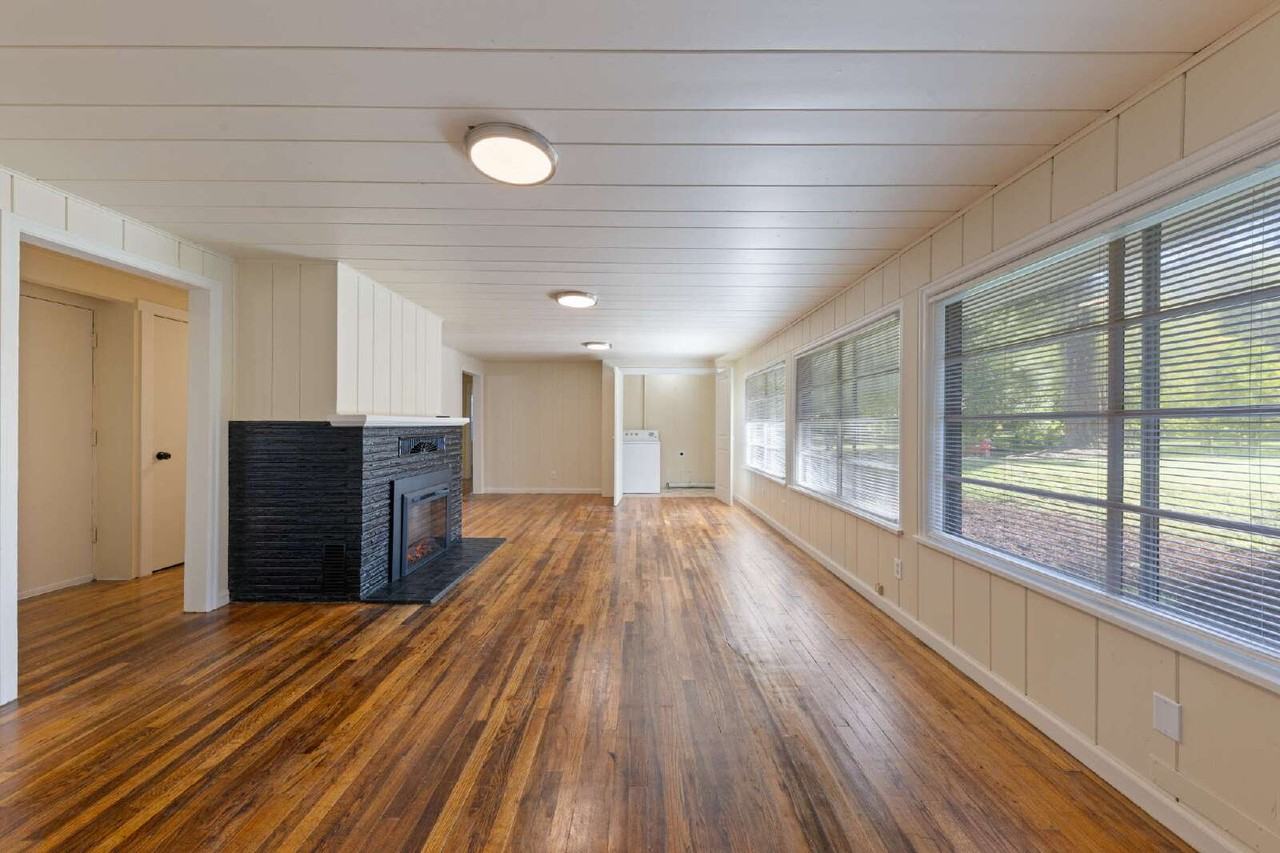 1948 NE Highway 99w #A - Photo 5 of 36