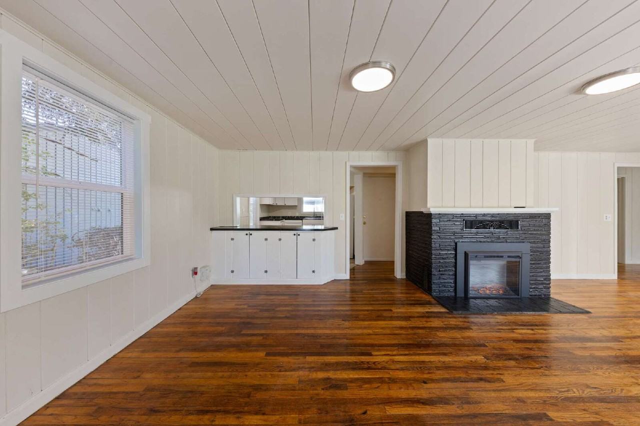 1948 NE Highway 99w #A - Photo 7 of 36