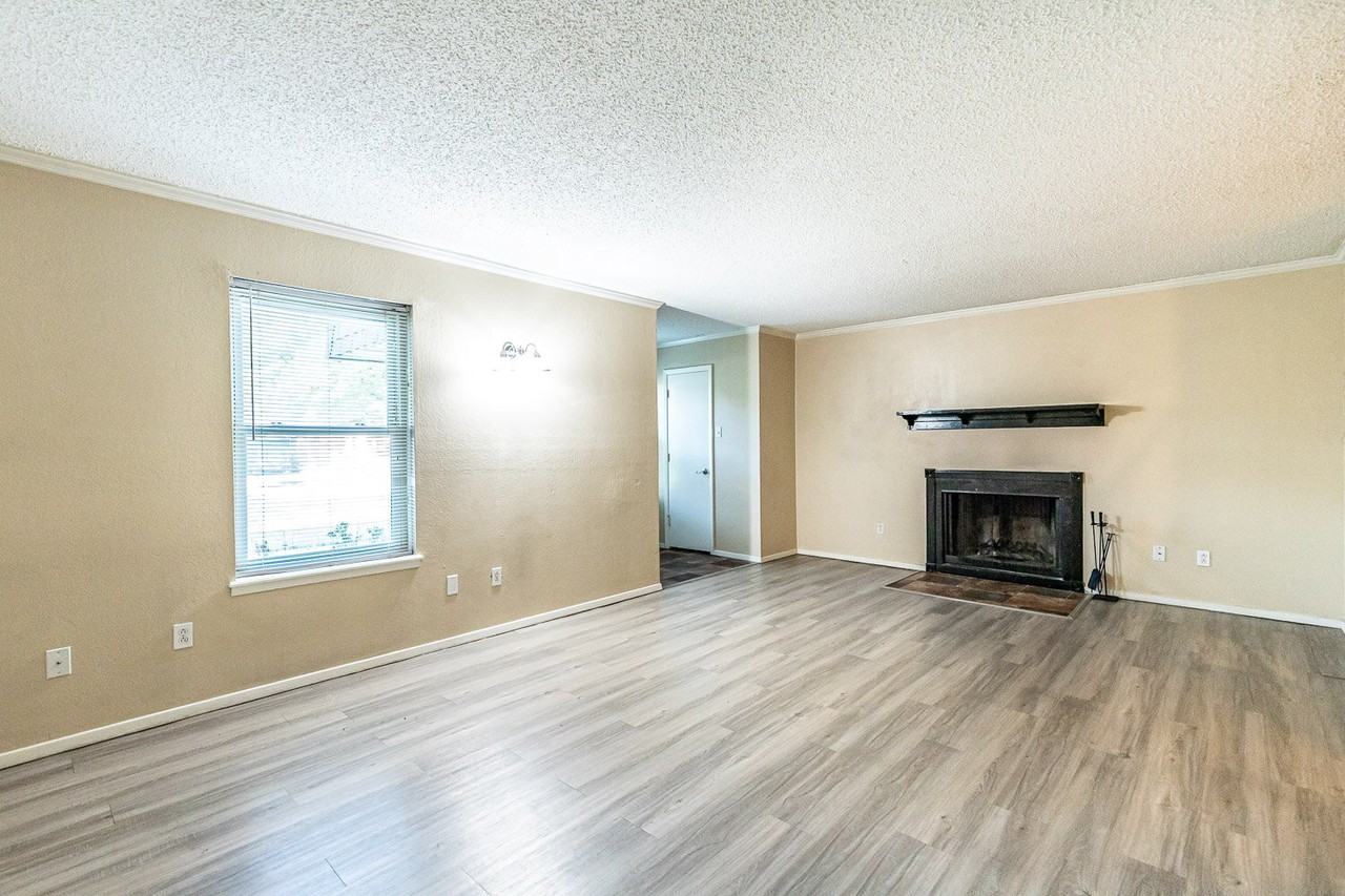 4737 48th St - Photo 5 of 34