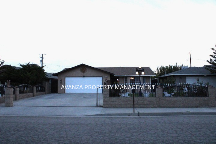 678 Inez St - Photo 2 of 22