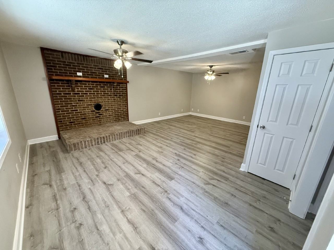 3851 Dailey Rd - Photo 4 of 26