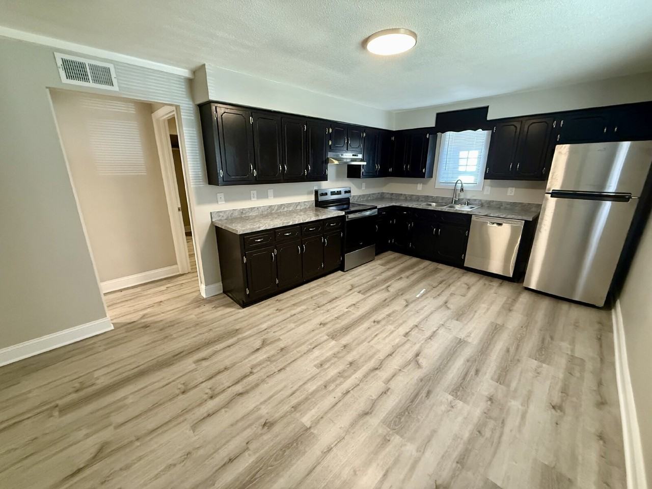 3851 Dailey Rd - Photo 7 of 26