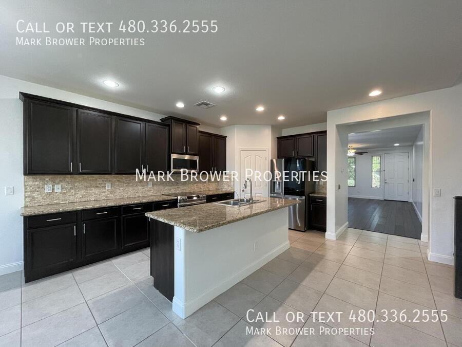 2226 E Brigadier Dr - Photo 5 of 31