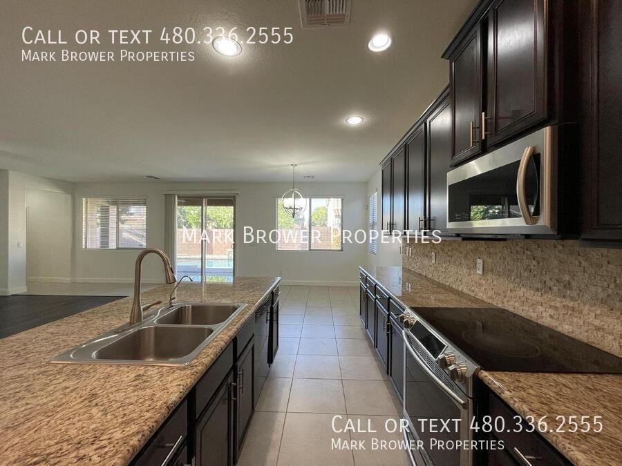 2226 E Brigadier Dr - Photo 7 of 31