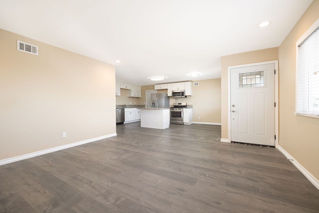 2631 Hopkins St - Photo 2 of 19