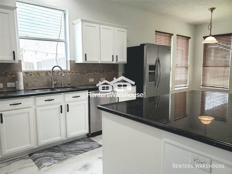 18819 Knobby Oaks Pl - Photo 3 of 26