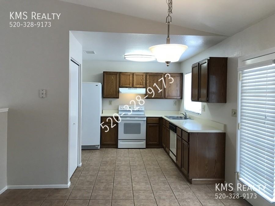 2666 W Vereda Roja - Photo 2 of 18