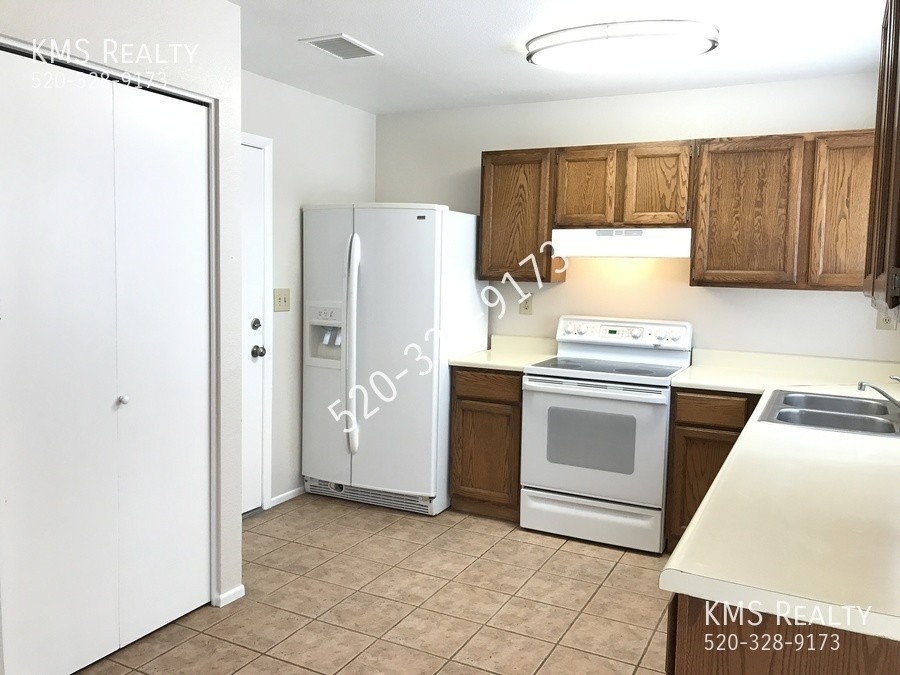 2666 W Vereda Roja - Photo 3 of 18