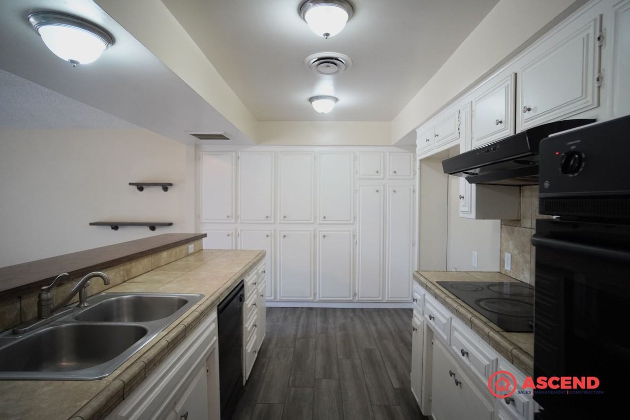 805 Sesnon St - Photo 5 of 28