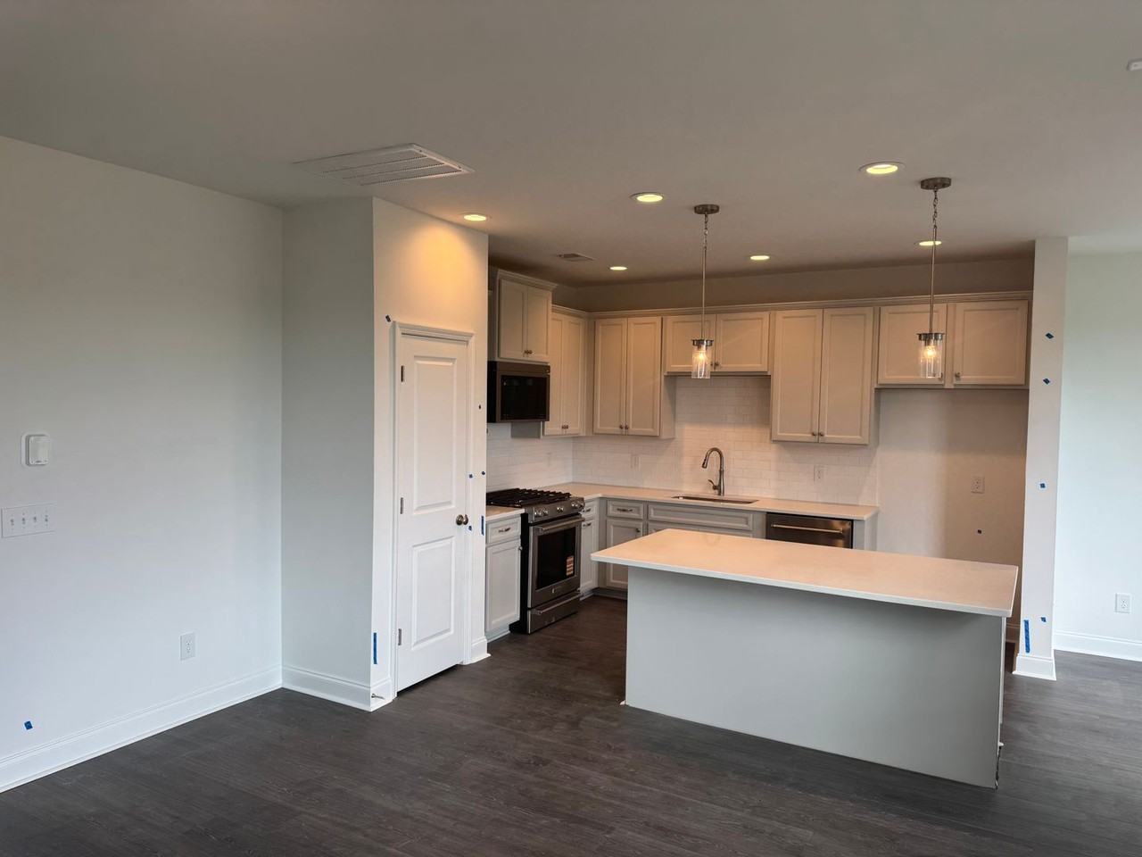 102 Hawthorne Landing Dr - Photo 2 of 21