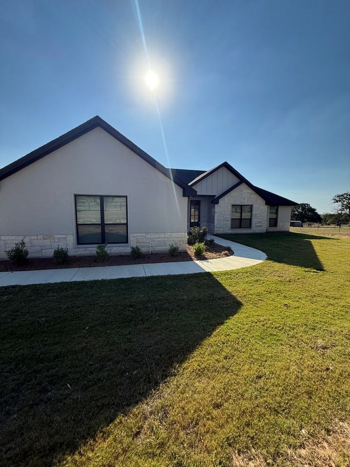 401 Old Authon Rd - Photo 3 of 31